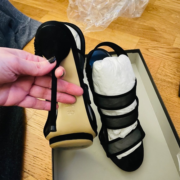 Gucci brand new black stilettos 8.5. box/ dust bag - Picture 3 of 10